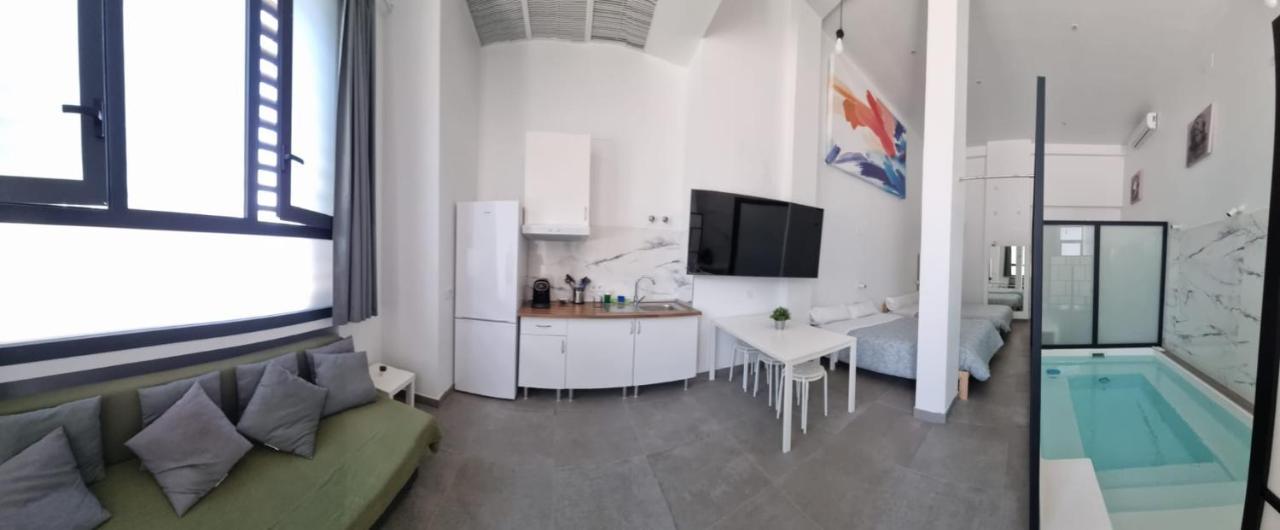 Loft Familiar "Piscina Sevilla Centro" エクステリア 写真